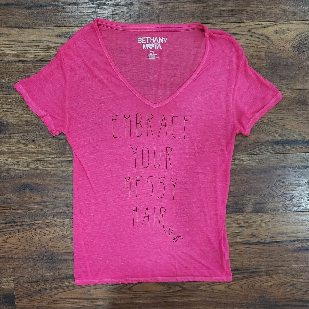 Bethany Mota Aeropostale Junior's Pink Short Sleeve V-Neck Graphic Tee Small S